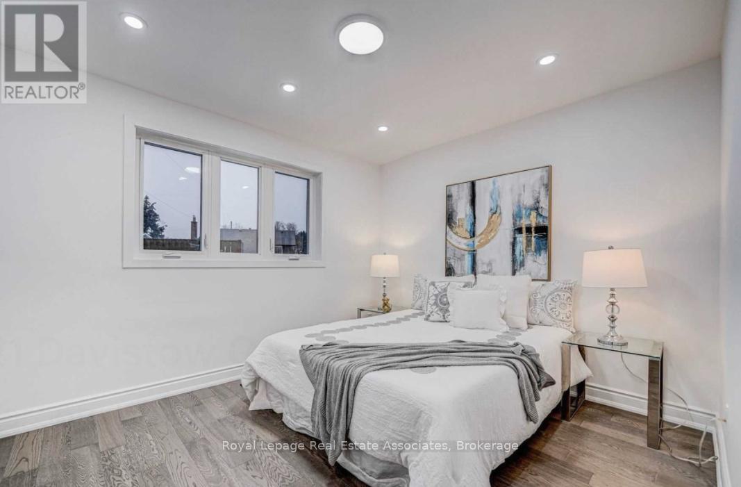 21 Davistow Crescent, Toronto (Mount Olive-Silverstone-Jamestown), Ontario  M9V 3E8 - Photo 15 - W12390161