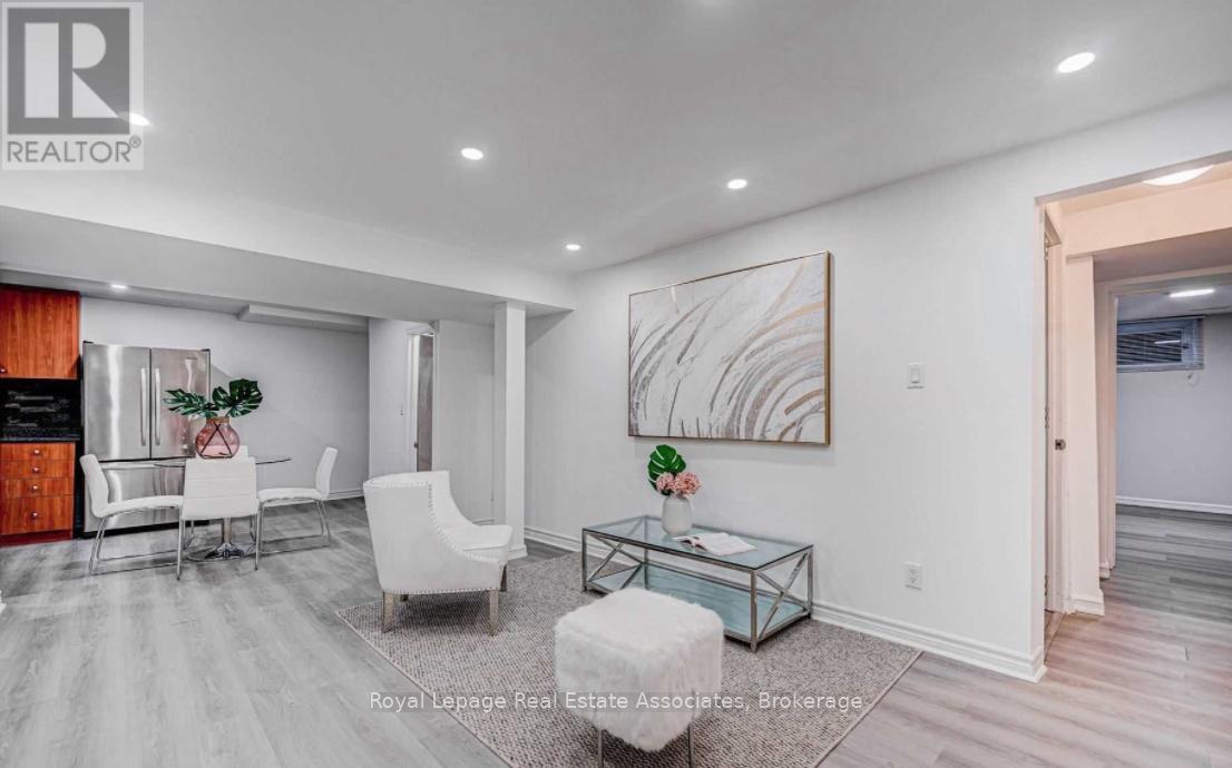 21 Davistow Crescent, Toronto (Mount Olive-Silverstone-Jamestown), Ontario  M9V 3E8 - Photo 18 - W12390161