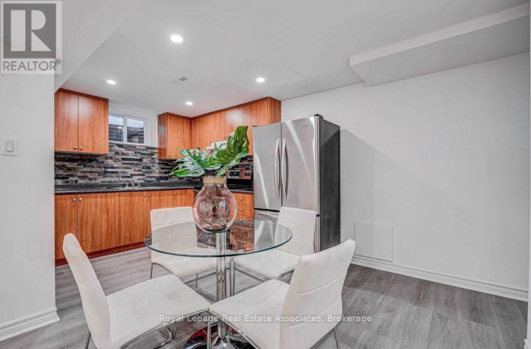 21 Davistow Crescent, Toronto (Mount Olive-Silverstone-Jamestown), Ontario  M9V 3E8 - Photo 19 - W12390161