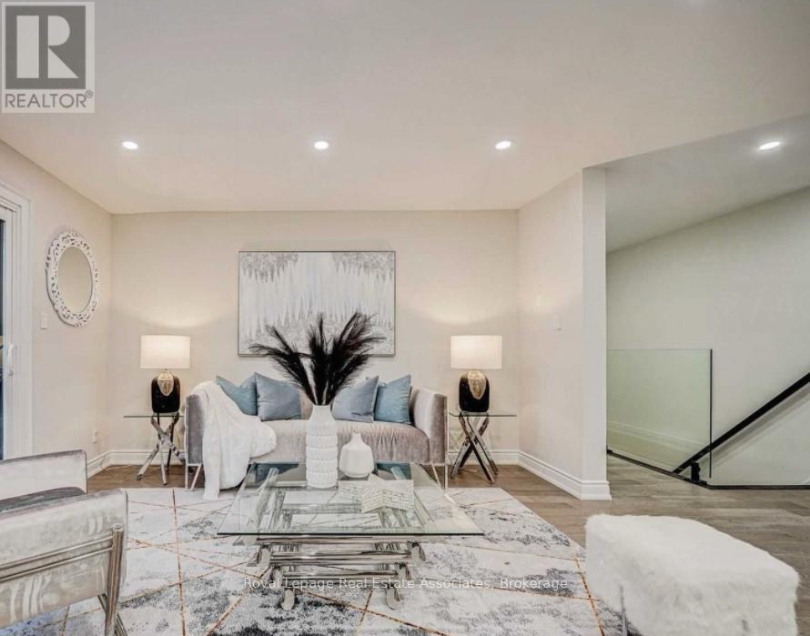 21 Davistow Crescent, Toronto (Mount Olive-Silverstone-Jamestown), Ontario  M9V 3E8 - Photo 2 - W12390161