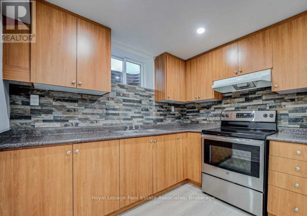 21 Davistow Crescent, Toronto (Mount Olive-Silverstone-Jamestown), Ontario  M9V 3E8 - Photo 20 - W12390161