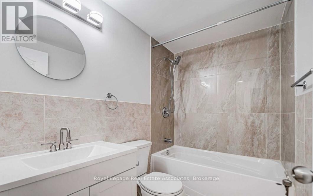 21 Davistow Crescent, Toronto (Mount Olive-Silverstone-Jamestown), Ontario  M9V 3E8 - Photo 22 - W12390161