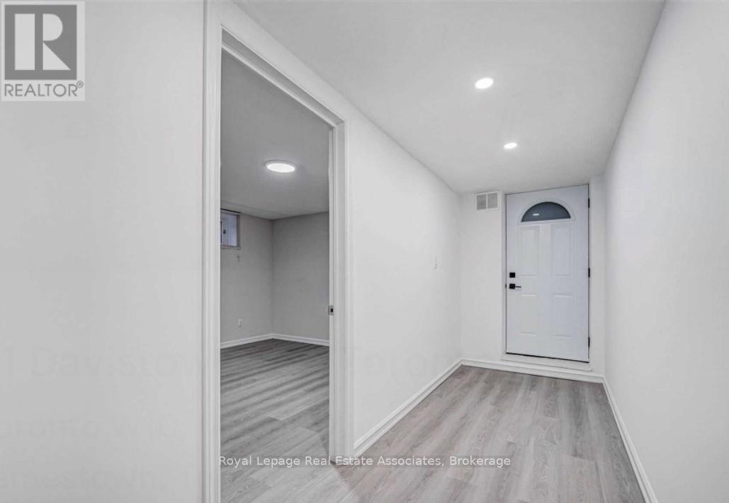 21 Davistow Crescent, Toronto (Mount Olive-Silverstone-Jamestown), Ontario  M9V 3E8 - Photo 24 - W12390161