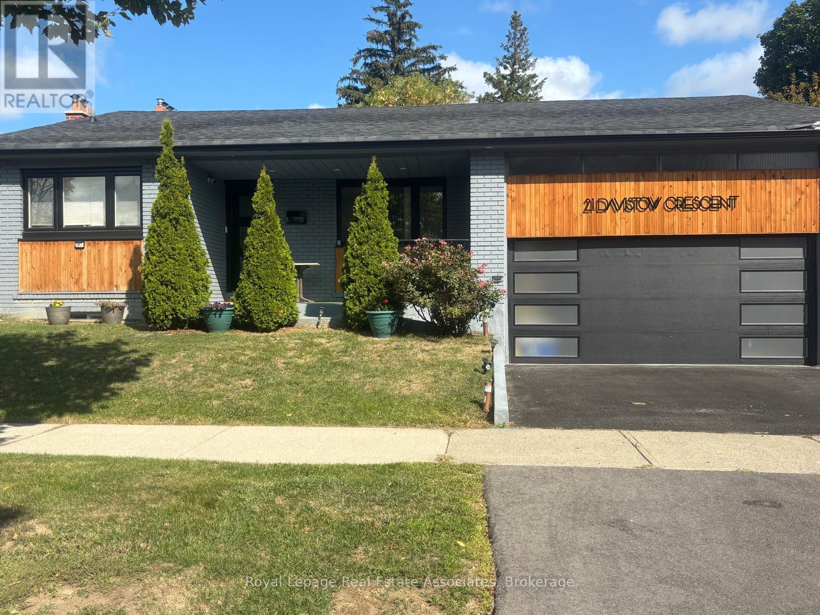 21 Davistow Crescent, Toronto (Mount Olive-Silverstone-Jamestown), Ontario  M9V 3E8 - Photo 27 - W12390161