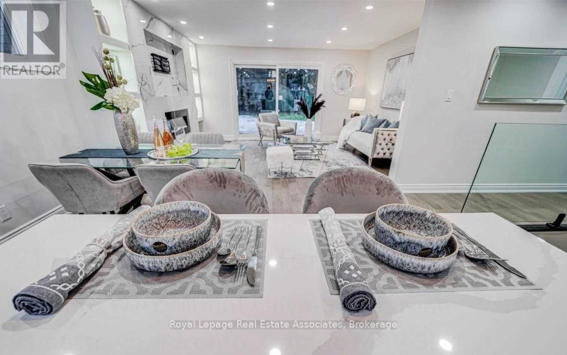 21 Davistow Crescent, Toronto (Mount Olive-Silverstone-Jamestown), Ontario  M9V 3E8 - Photo 5 - W12390161