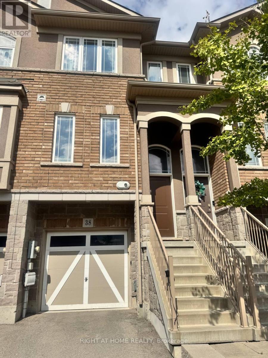 38 BLOOM CRESCENT, Hamilton, Ontario