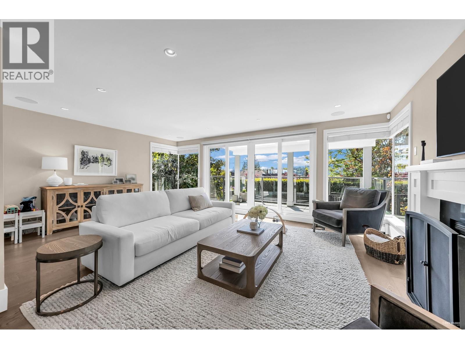 1251 Clyde Avenue, West Vancouver, British Columbia  V7T 1E6 - Photo 3 - R3045252