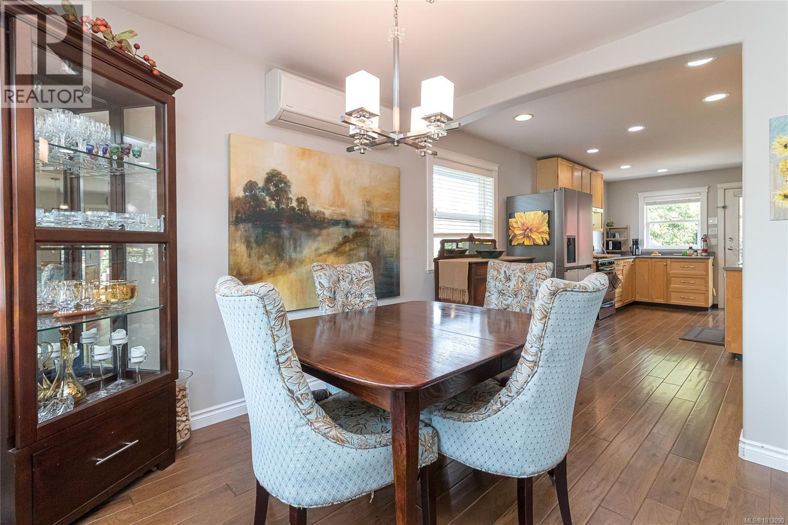 Property at 1092 Lucille Dr image 3