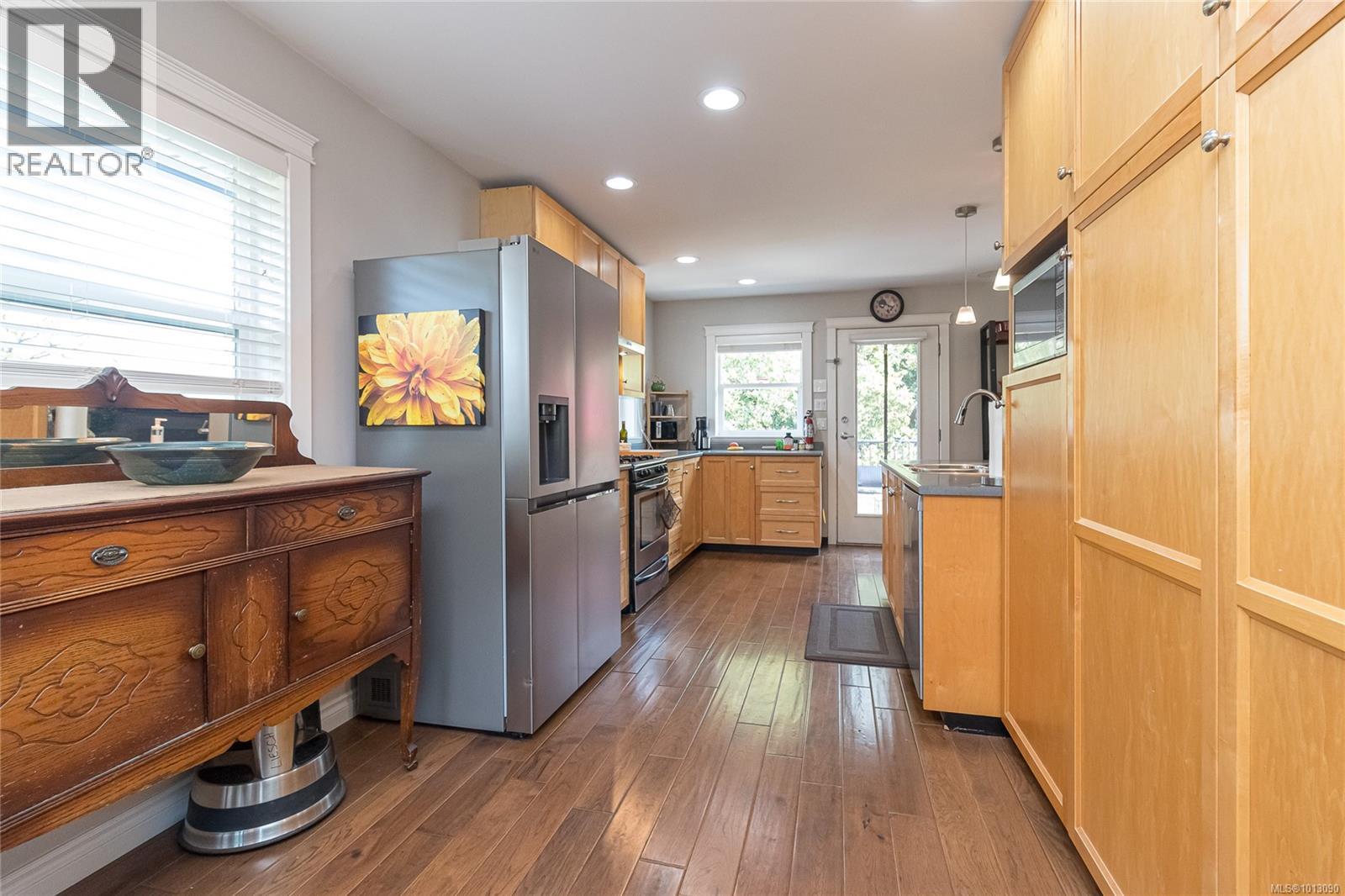 Property at 1092 Lucille Dr image 4