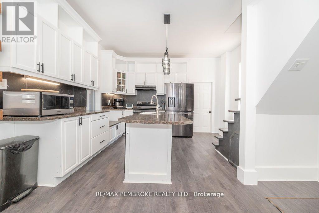 502 Mary Street, Pembroke, Ontario  K8A 5X1 - Photo 18 - X12372734
