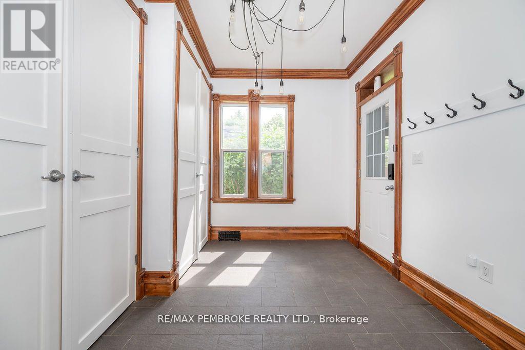 502 Mary Street, Pembroke, Ontario  K8A 5X1 - Photo 10 - X12372734