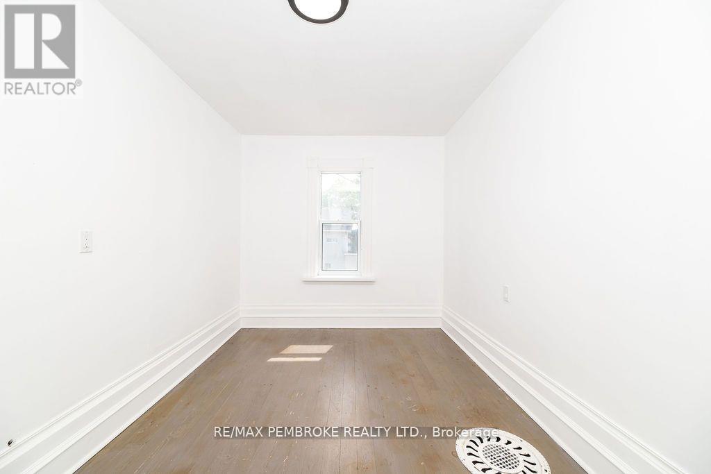 502 Mary Street, Pembroke, Ontario  K8A 5X1 - Photo 35 - X12372734