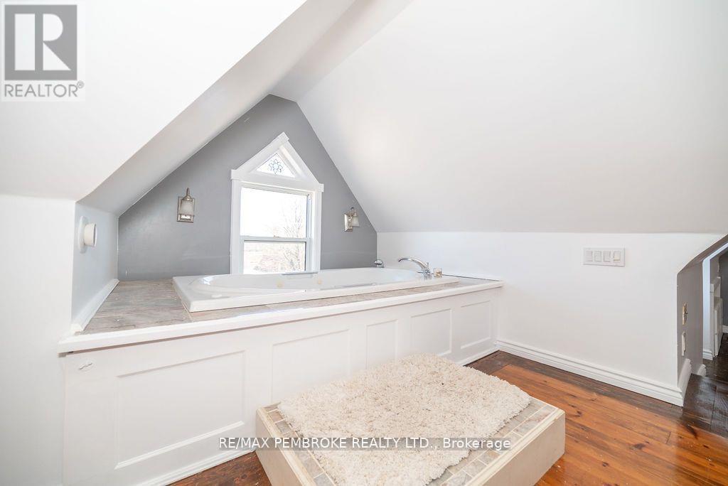 502 Mary Street, Pembroke, Ontario  K8A 5X1 - Photo 37 - X12372734