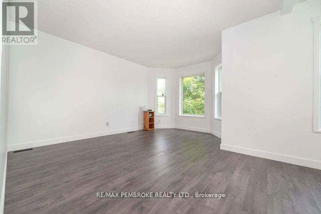 502 Mary Street, Pembroke, Ontario  K8A 5X1 - Photo 31 - X12372734