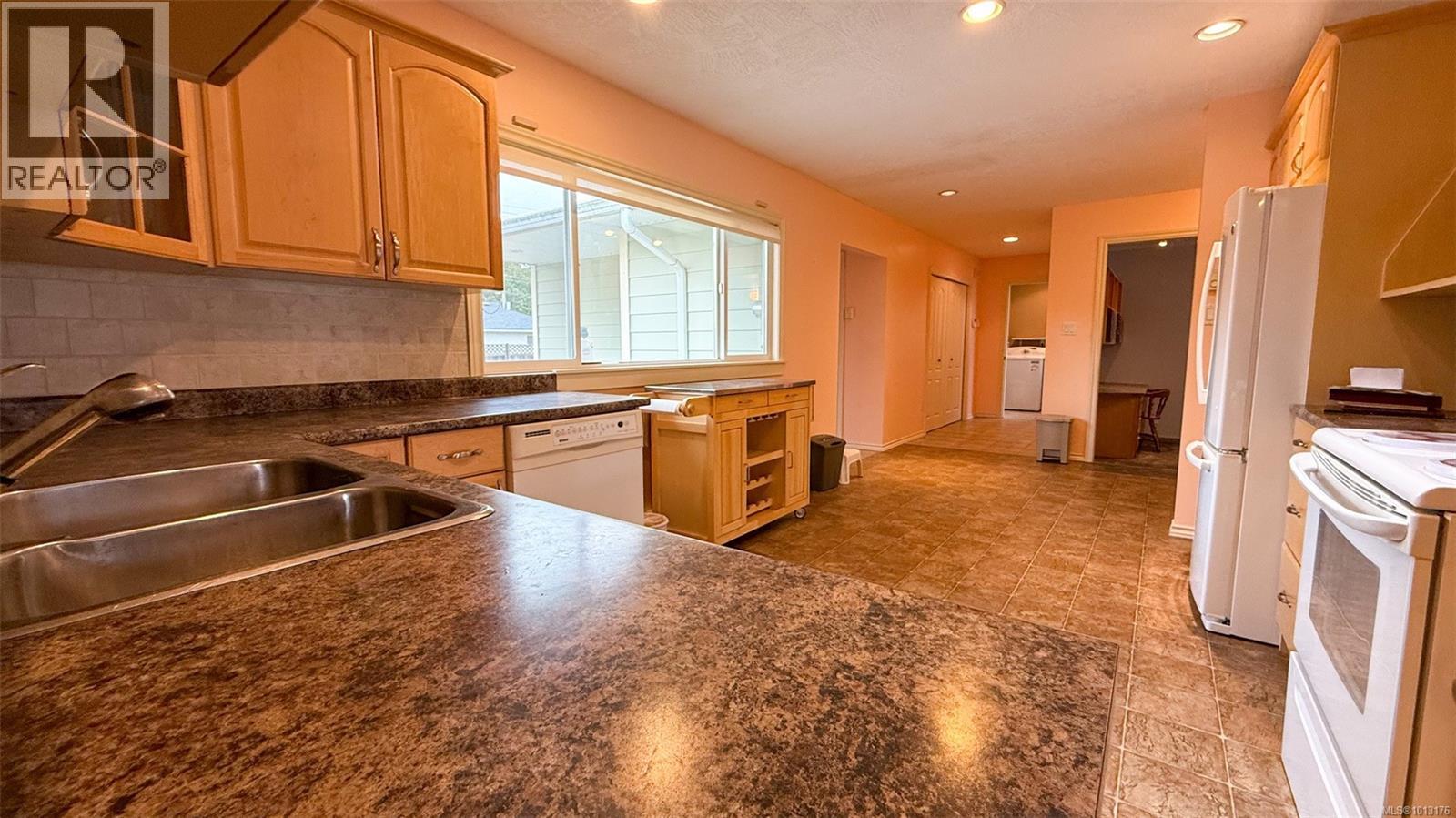 Property at 475 Pine Ave image 3