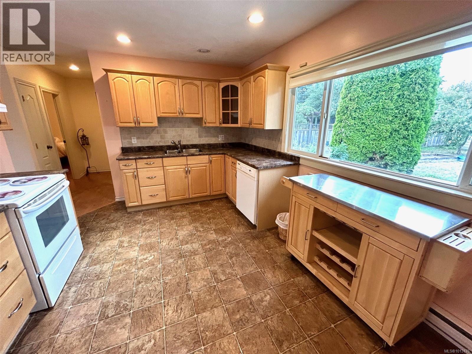 Property at 475 Pine Ave image 4