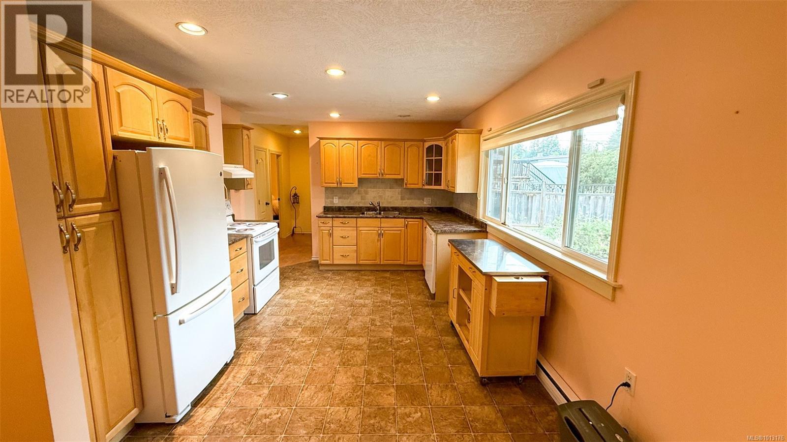 Property at 475 Pine Ave image 5