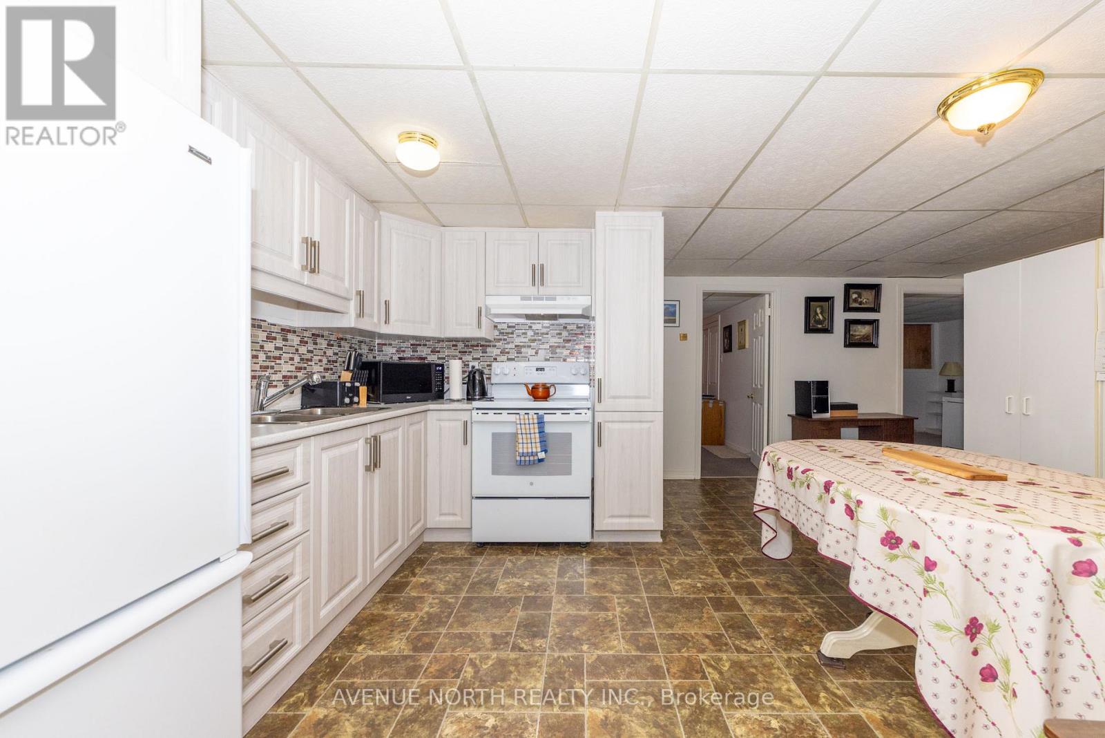 832 Notre Dame Street, Russell, Ontario  K0A 1W1 - Photo 18 - X12390208