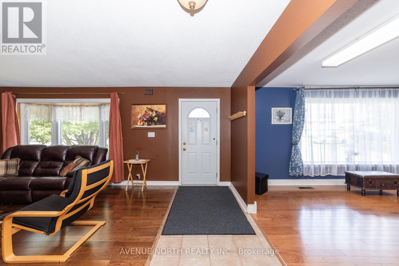 832 Notre Dame Street, Russell, Ontario  K0A 1W1 - Photo 3 - X12390208