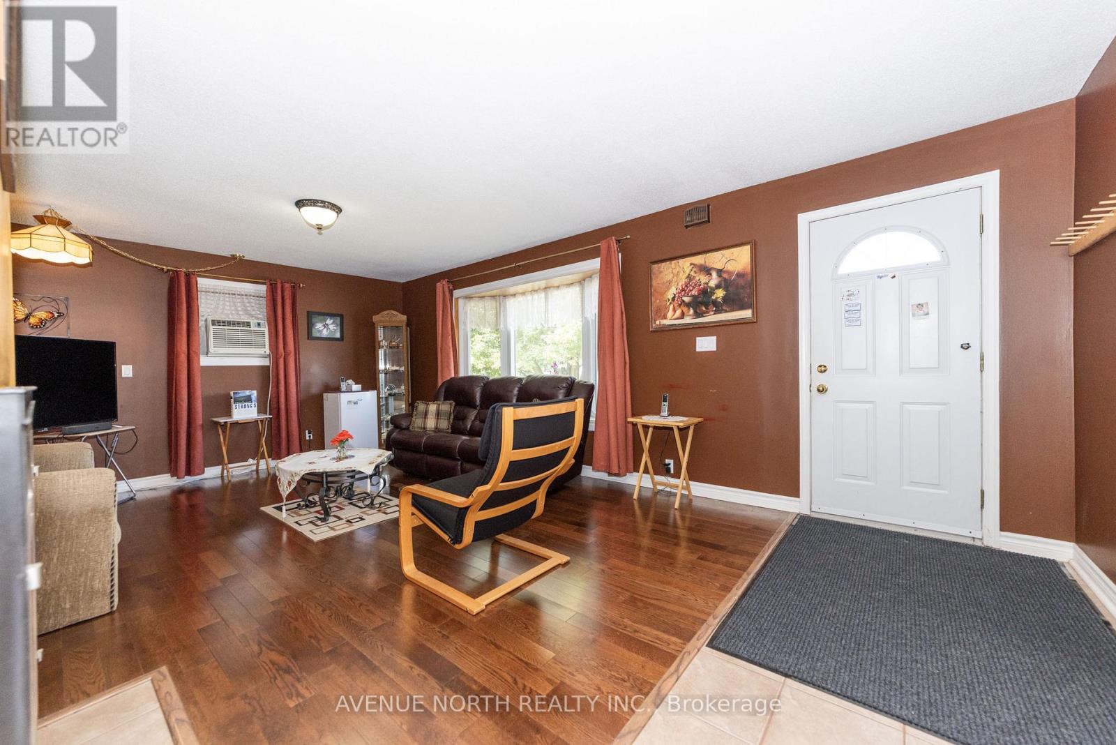 832 Notre Dame Street, Russell, Ontario  K0A 1W1 - Photo 4 - X12390208