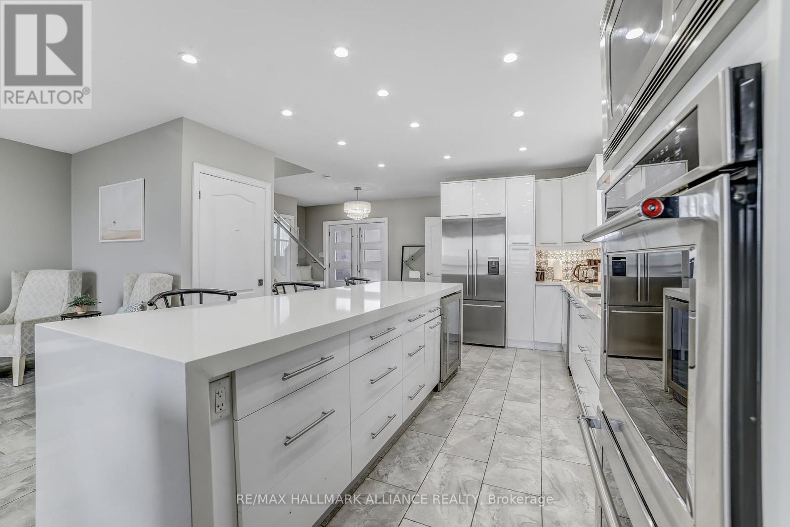 53 Windemere Road, Hamilton (Stoney Creek), Ontario  L8E 5G5 - Photo 10 - X12390181