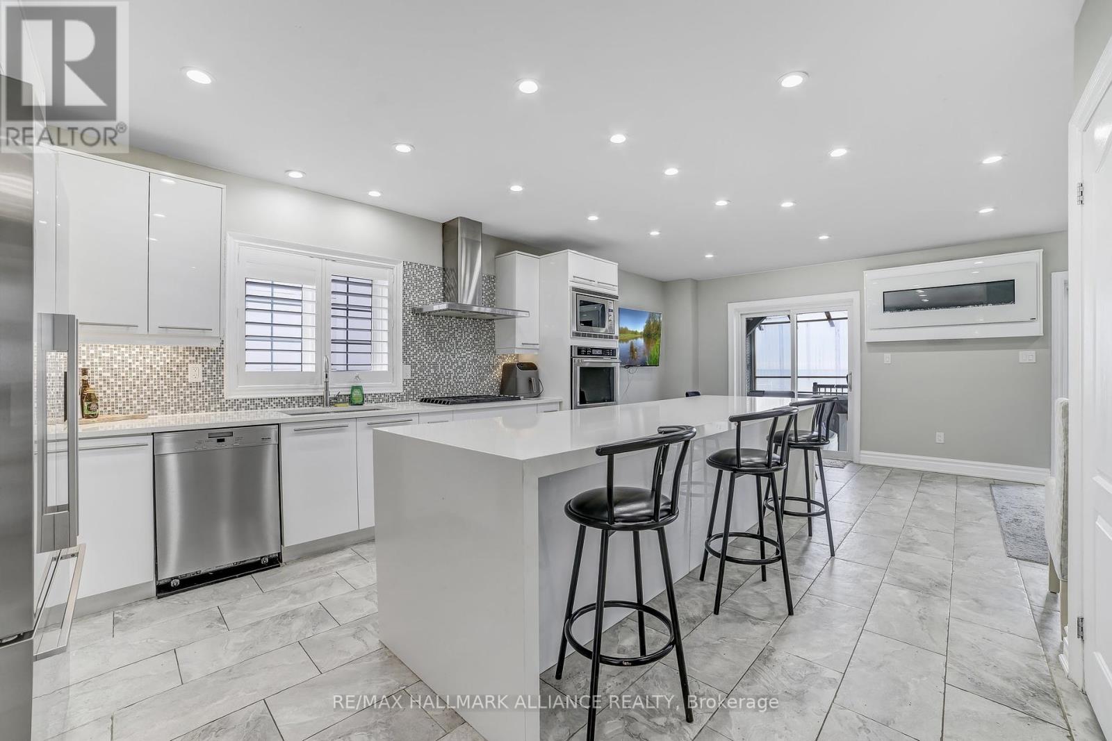 53 Windemere Road, Hamilton (Stoney Creek), Ontario  L8E 5G5 - Photo 6 - X12390181