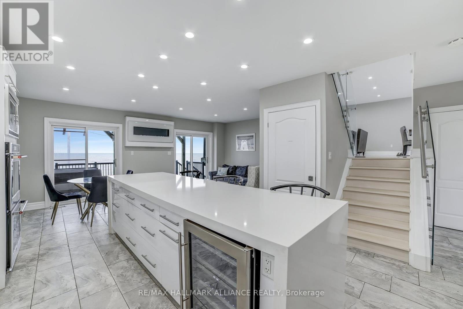 53 Windemere Road, Hamilton (Stoney Creek), Ontario  L8E 5G5 - Photo 7 - X12390181