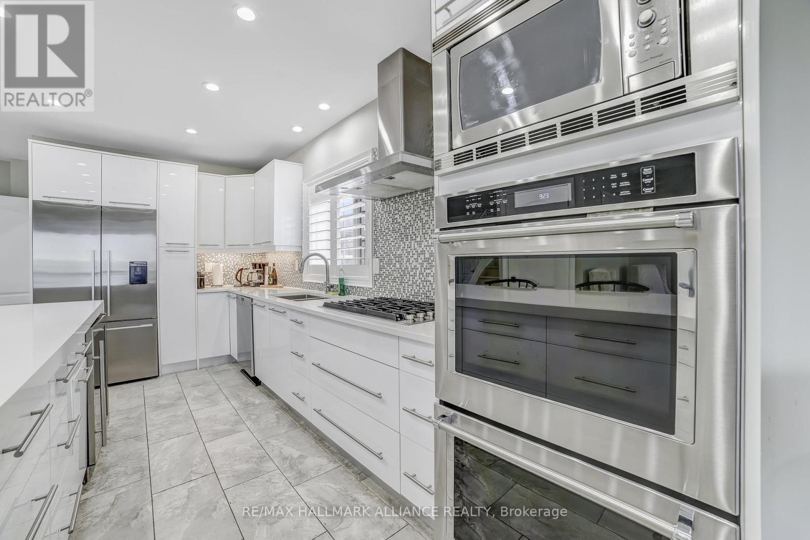 53 Windemere Road, Hamilton (Stoney Creek), Ontario  L8E 5G5 - Photo 8 - X12390181