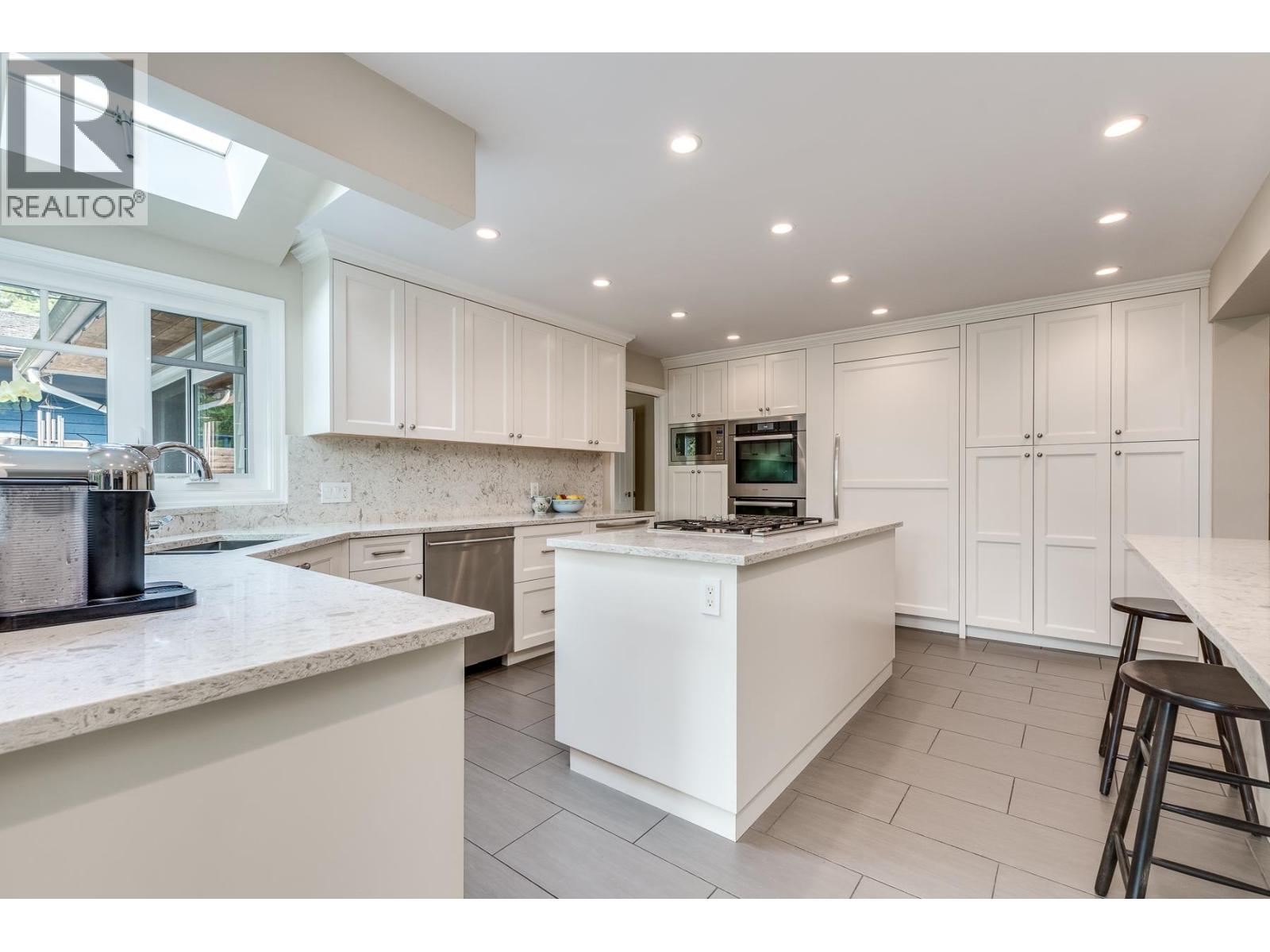554 Newcroft Place, West Vancouver, British Columbia  V7T 1W8 - Photo 8 - R3045234