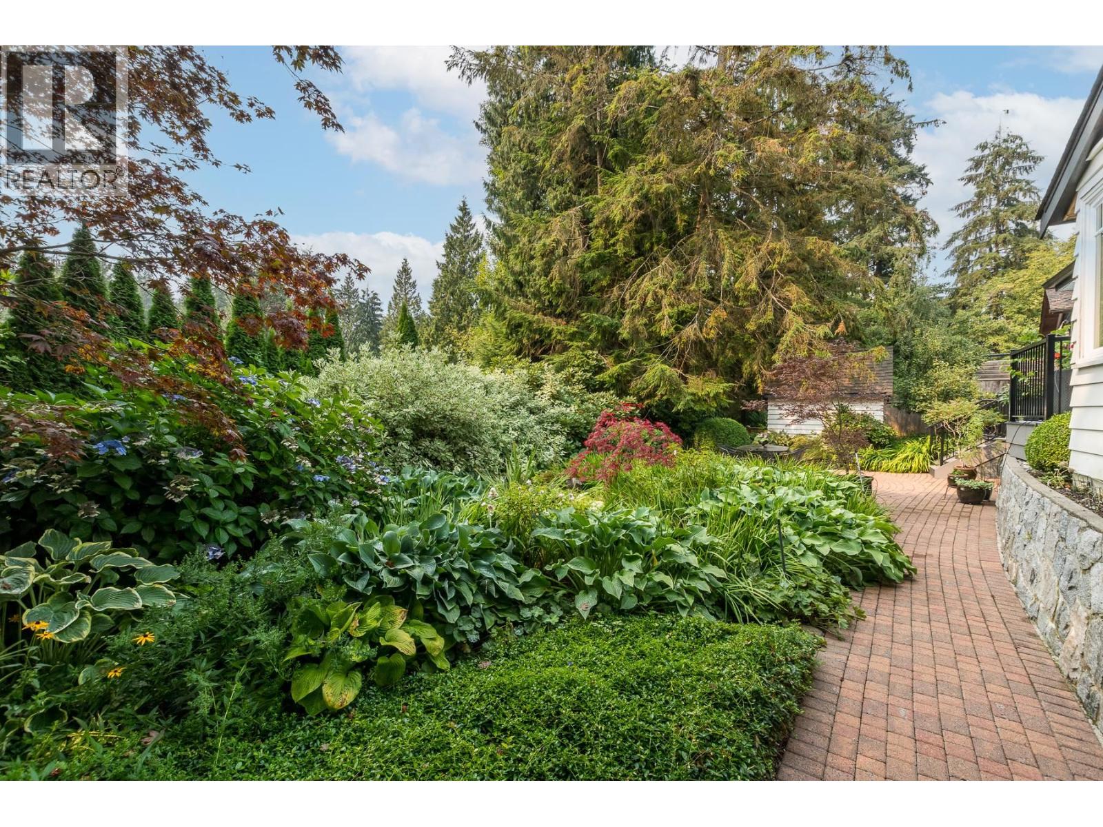 554 Newcroft Place, West Vancouver, British Columbia  V7T 1W8 - Photo 37 - R3045234