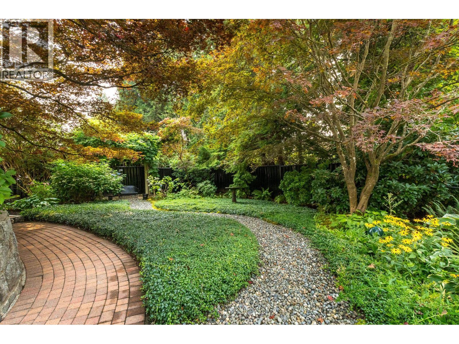 554 Newcroft Place, West Vancouver, British Columbia  V7T 1W8 - Photo 38 - R3045234