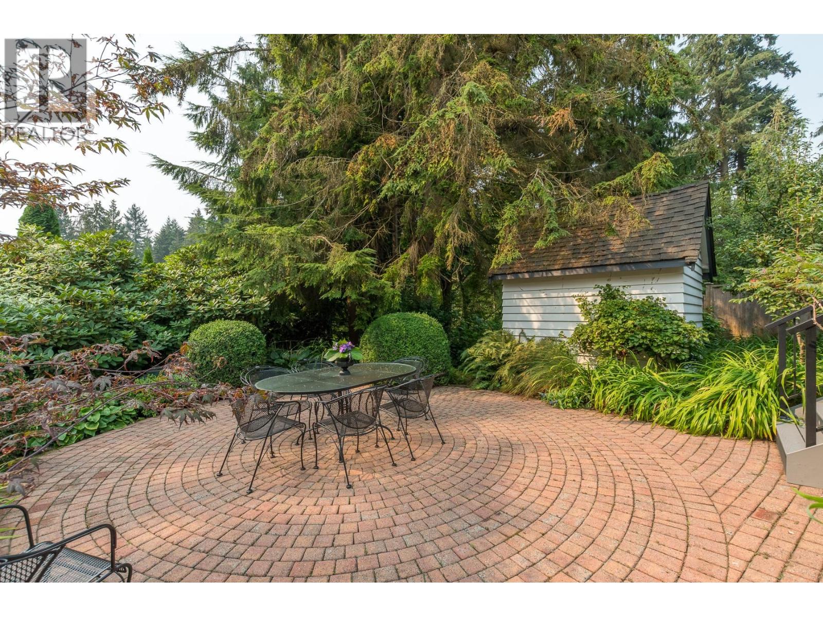 554 Newcroft Place, West Vancouver, British Columbia  V7T 1W8 - Photo 36 - R3045234