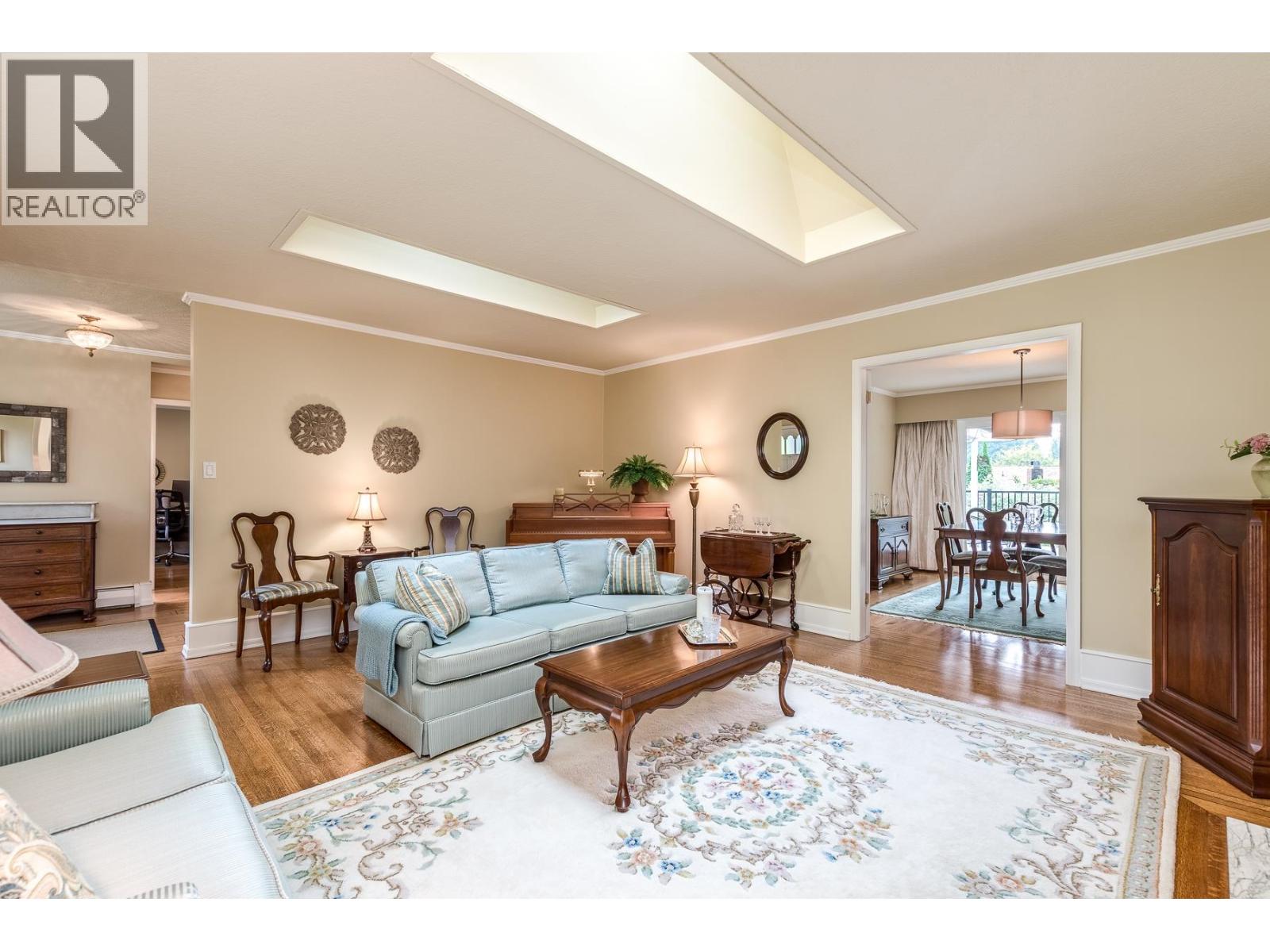 554 Newcroft Place, West Vancouver, British Columbia  V7T 1W8 - Photo 3 - R3045234