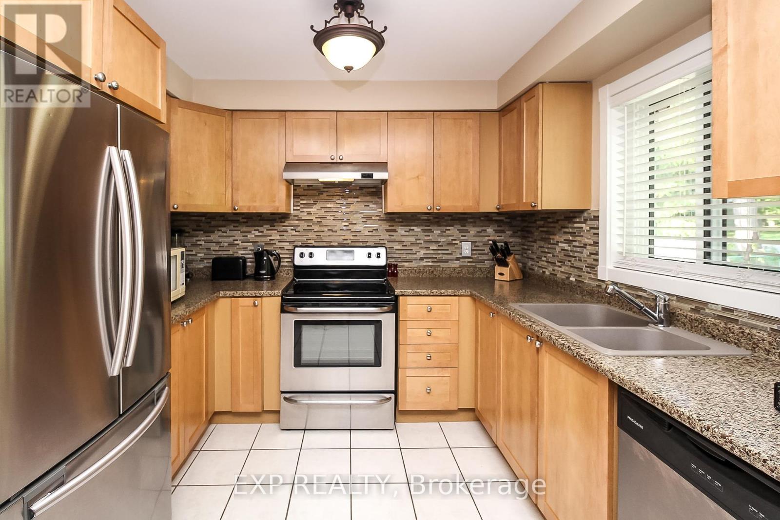 9 Birdie Court, Wasaga Beach, Ontario  L9Z 1C1 - Photo 7 - S12371171