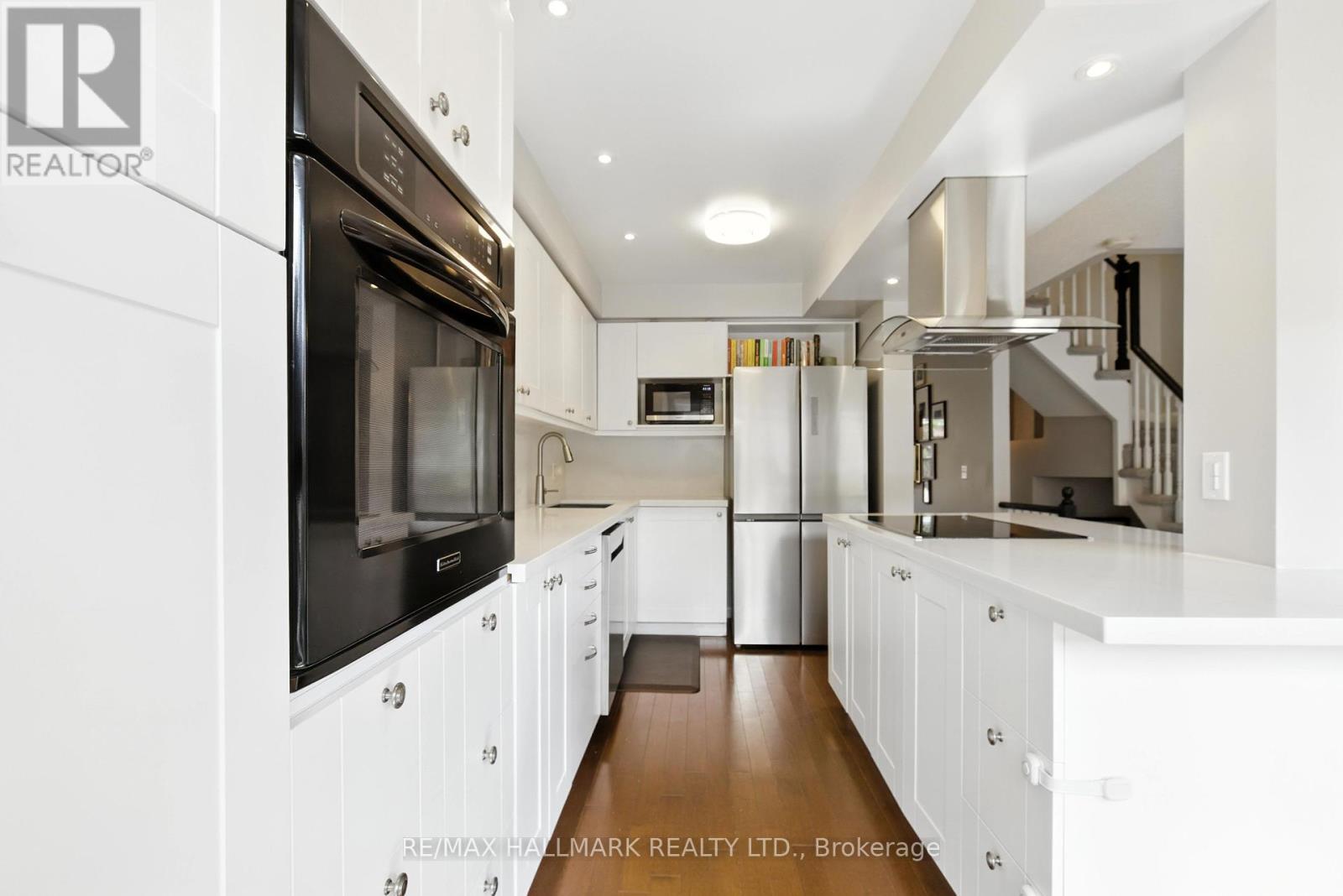 568 Legresley Lane, Newmarket, Ontario  L3Y 8R8 - Photo 10 - N12390186
