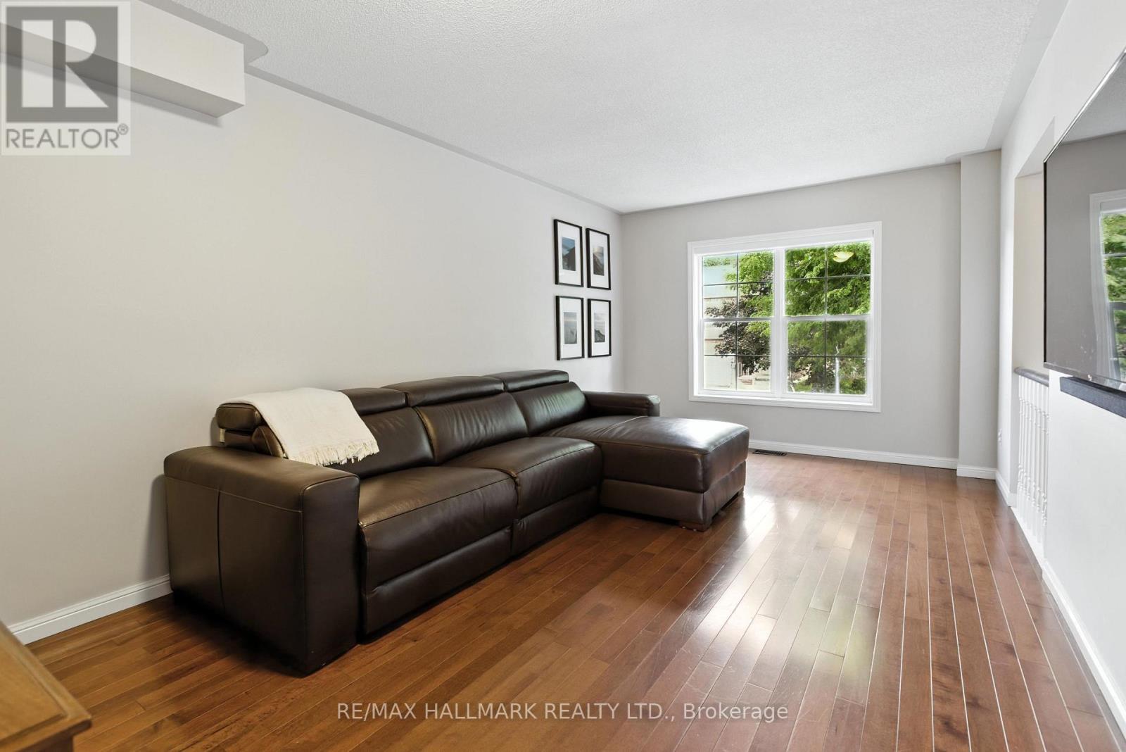 568 Legresley Lane, Newmarket, Ontario  L3Y 8R8 - Photo 12 - N12390186