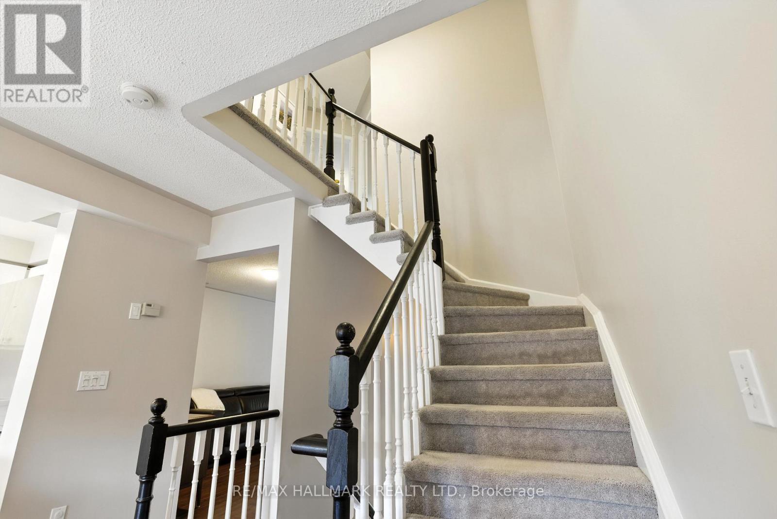 568 Legresley Lane, Newmarket, Ontario  L3Y 8R8 - Photo 16 - N12390186