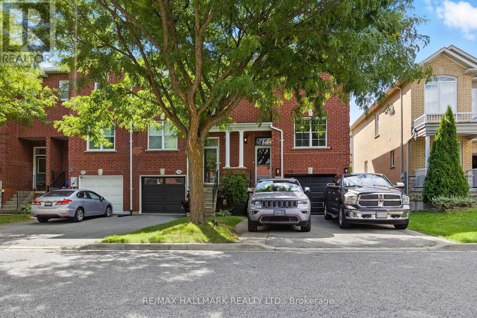 568 Legresley Lane, Newmarket, Ontario  L3Y 8R8 - Photo 4 - N12390186