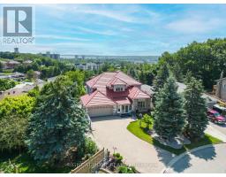 11 THACKERAY CRESCENT, Barrie, Ontario
