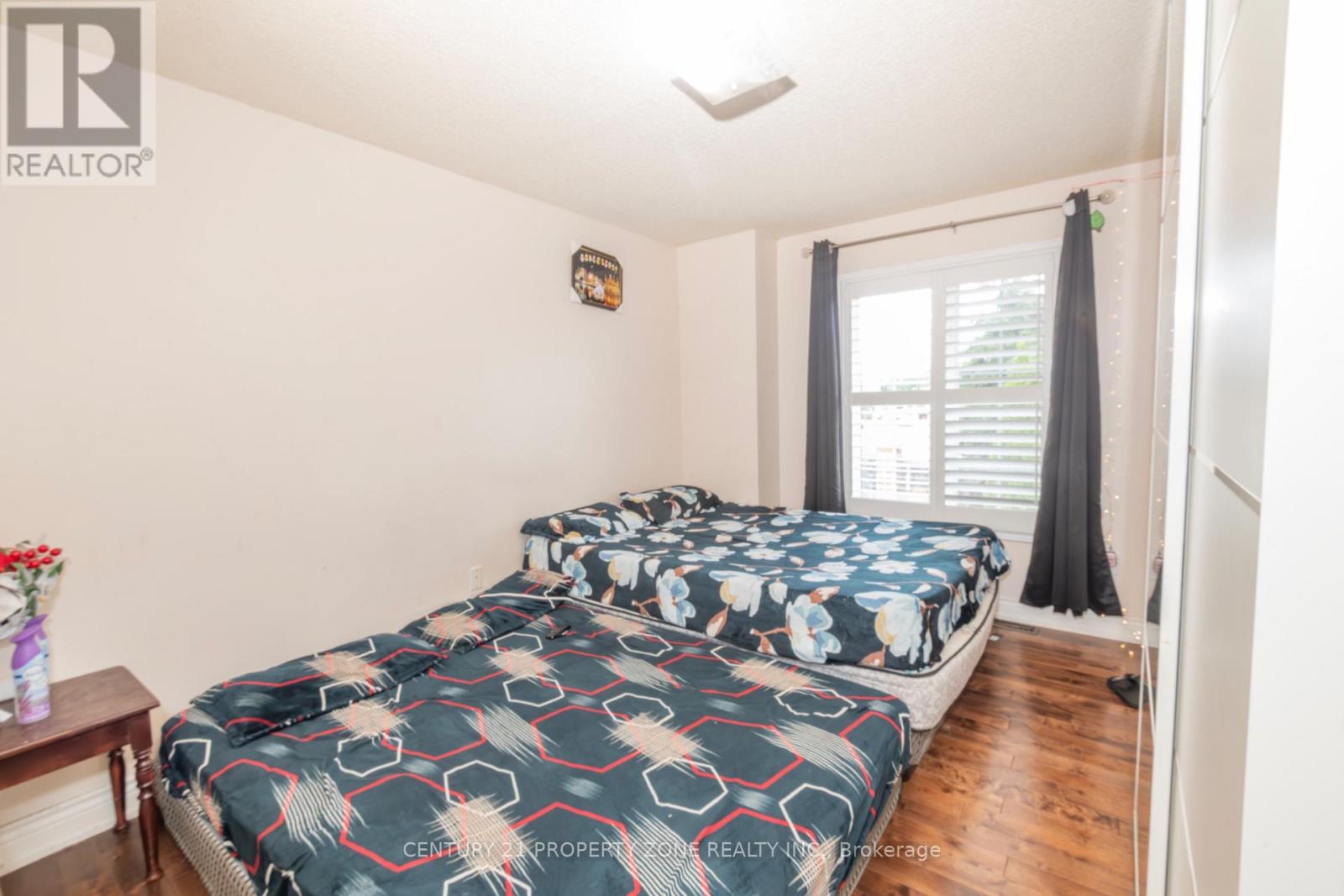 32 Summerdale Crescent, Brampton, Ontario  L6X 4V8 - Photo 10 - W12390197