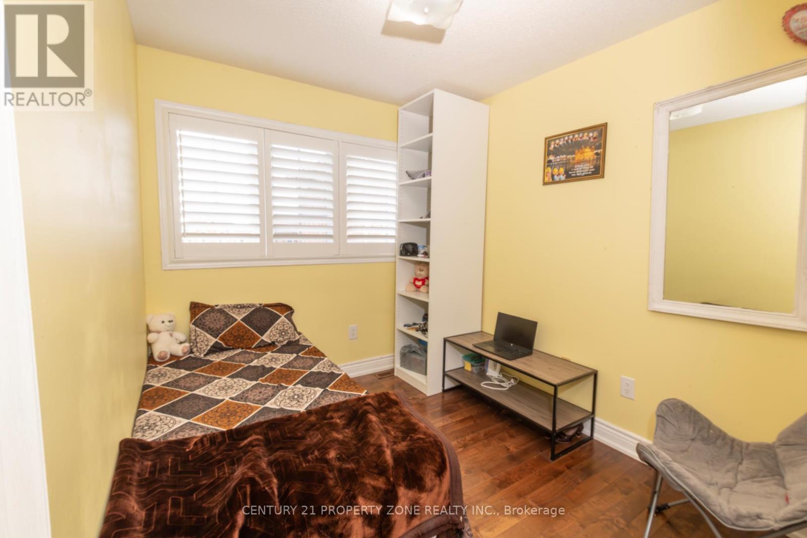 32 Summerdale Crescent, Brampton, Ontario  L6X 4V8 - Photo 14 - W12390197