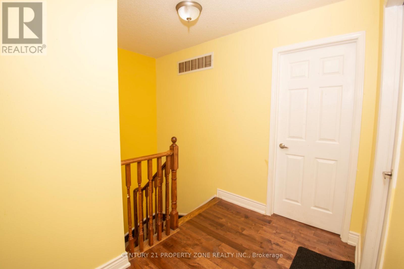 32 Summerdale Crescent, Brampton, Ontario  L6X 4V8 - Photo 16 - W12390197