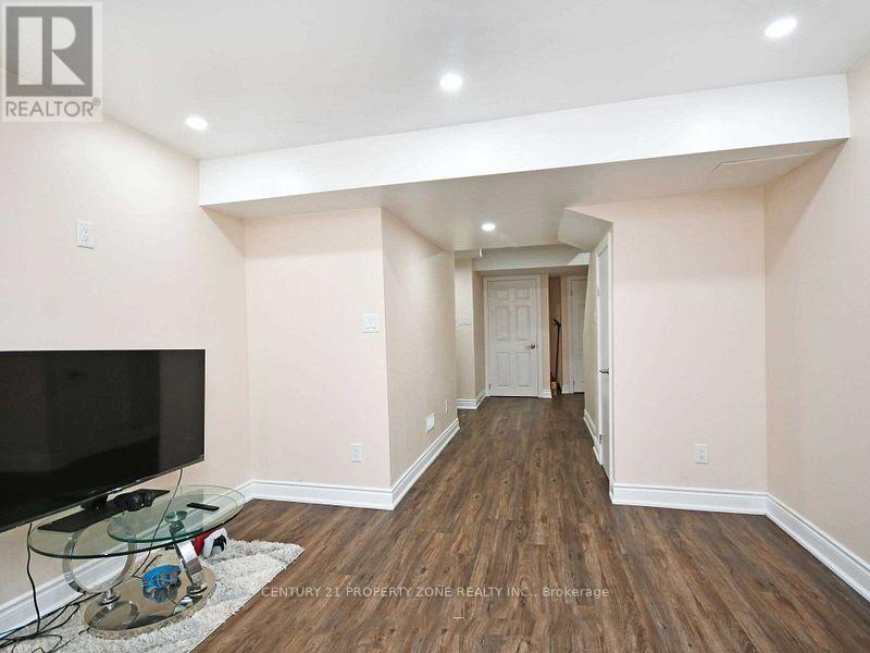 32 Summerdale Crescent, Brampton, Ontario  L6X 4V8 - Photo 19 - W12390197