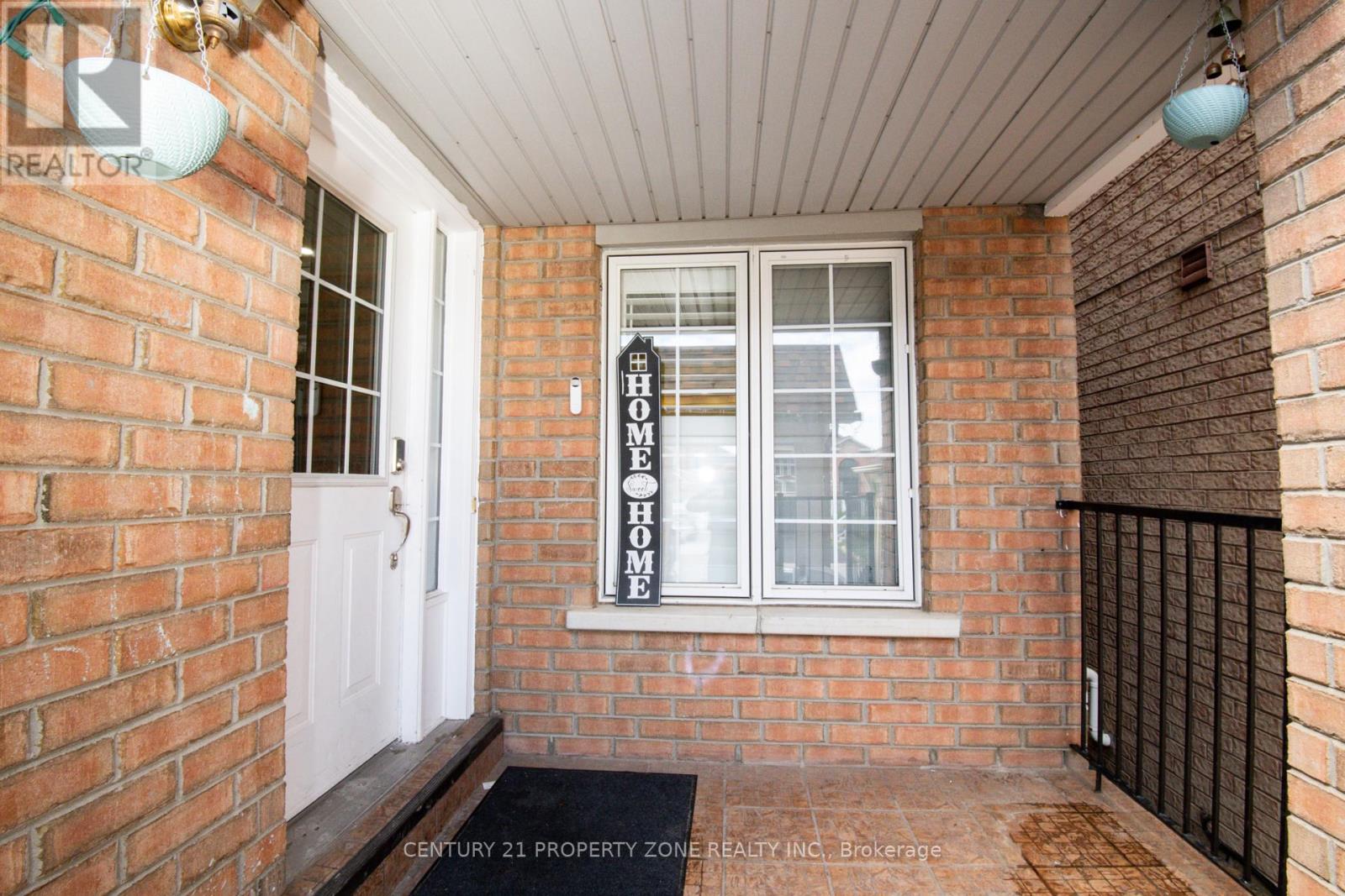 32 Summerdale Crescent, Brampton, Ontario  L6X 4V8 - Photo 2 - W12390197