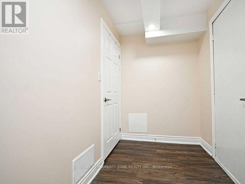 32 Summerdale Crescent, Brampton, Ontario  L6X 4V8 - Photo 21 - W12390197