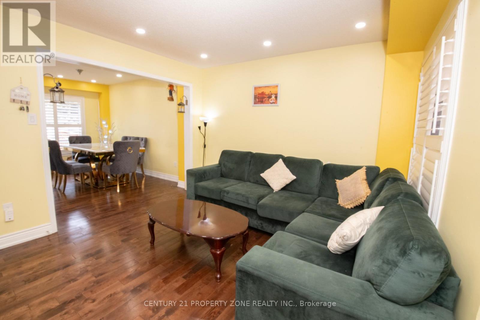 32 Summerdale Crescent, Brampton, Ontario  L6X 4V8 - Photo 6 - W12390197