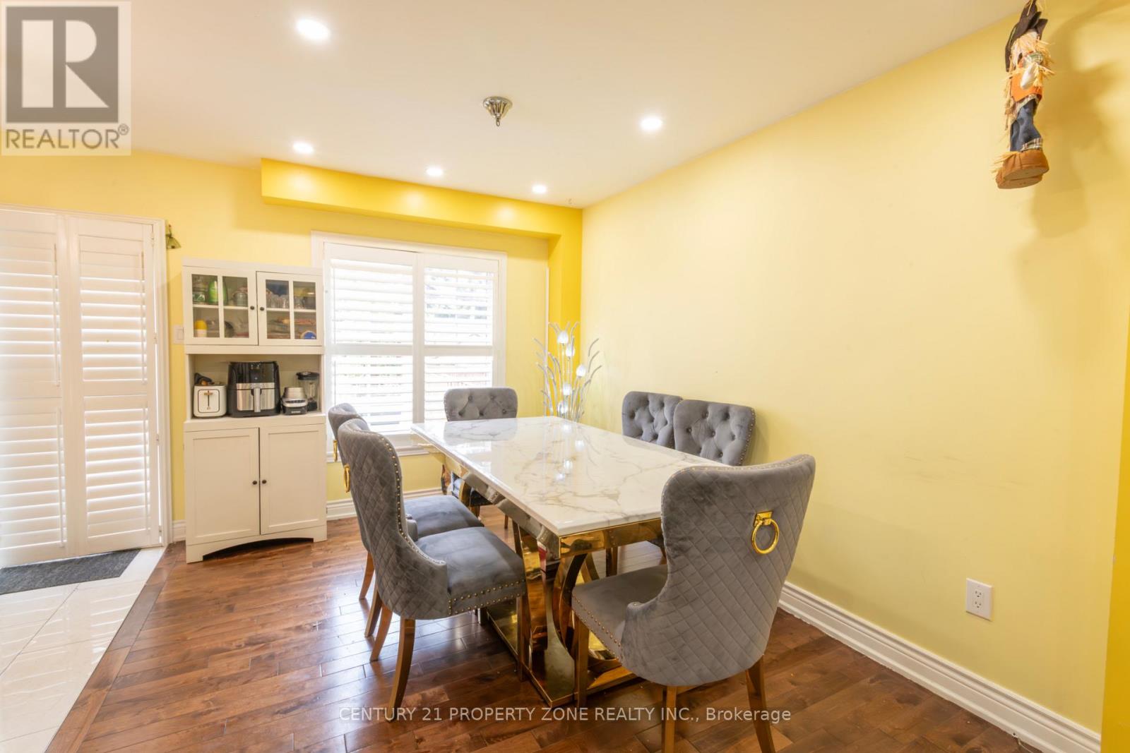 32 Summerdale Crescent, Brampton, Ontario  L6X 4V8 - Photo 7 - W12390197