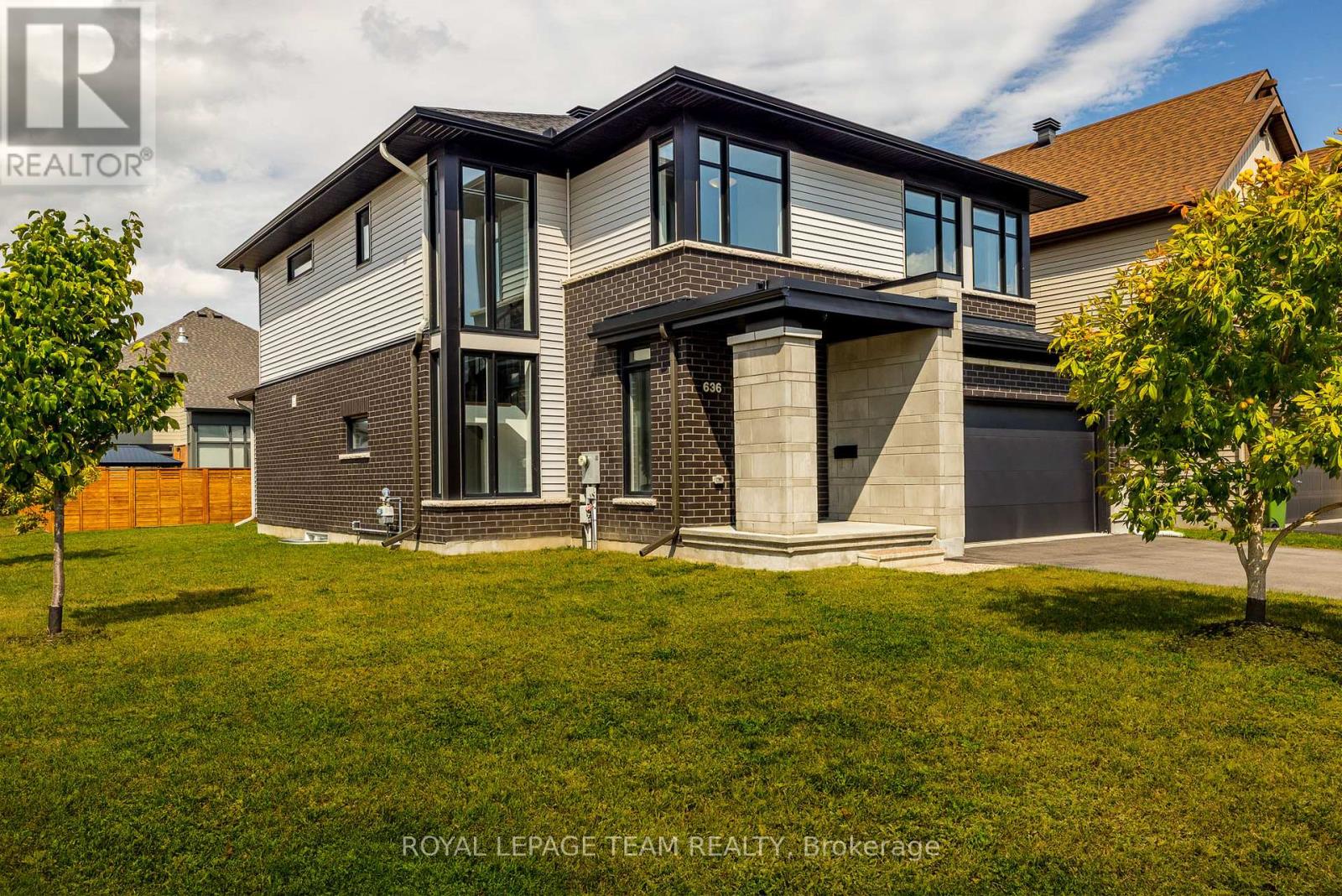 636 Mistwell Lane, Ottawa, Ontario  K4M 1B2 - Photo 2 - X12390215
