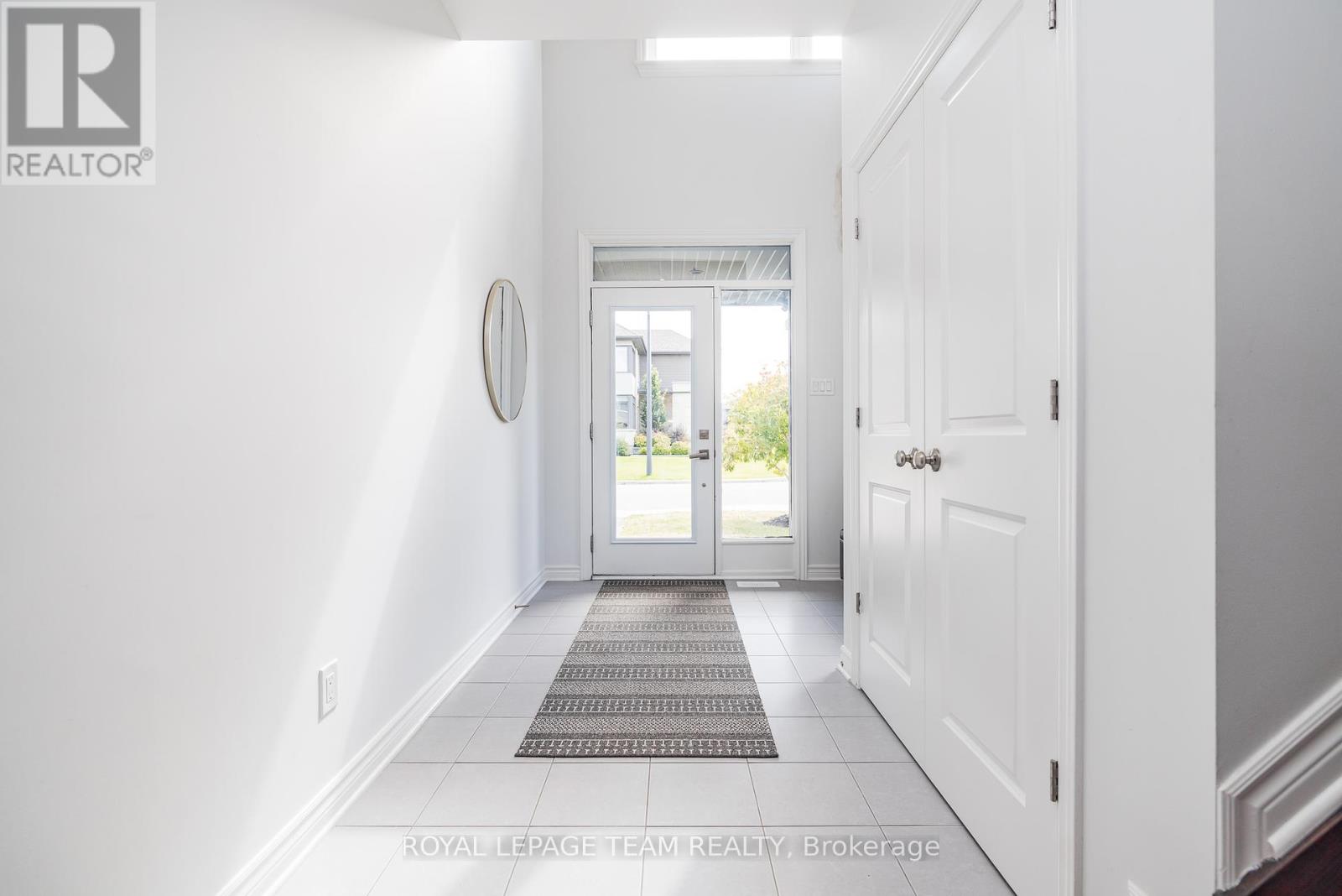 636 Mistwell Lane, Ottawa, Ontario  K4M 1B2 - Photo 4 - X12390215