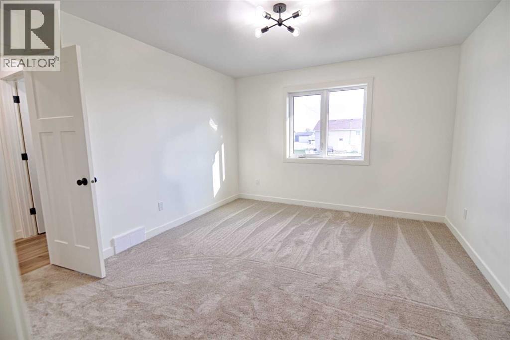 425 Pensacola Road, Enchant, Alberta  T0K 0V0 - Photo 14 - A2255402